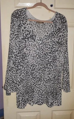 PLUS SIZE 24 ANIMAL PRINT TOP FROM GORGEOUS AT DEBENHAMS BLACK AND WHITE - Image 1 of 4