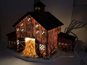 Lang & Wise Folk Art Village's Mitchell Barn Linda Nelson Aktien Neu mit Box - Bild 1 von 13
