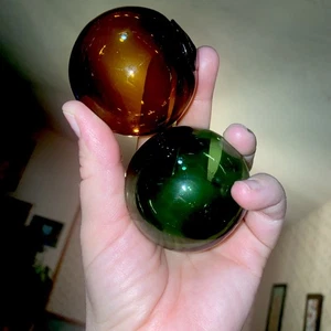 2 OLD ART GLASS HAND BLOWN ORBS HOLLOW SPHERES~2in VINTAGE BALLS ~ Green Amber - Bild 1 von 6