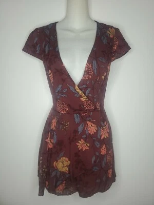 Mameluco Urban Outfitters Kimchi Azul Pequeño 4 Rojo Floral SS-Cuello en V Corto Foto 1 de 4