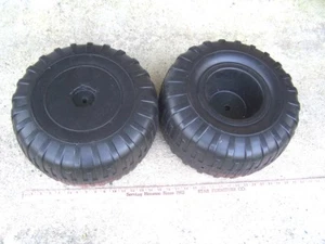 Paar große Kunststoff Kinder Aufsitz Räder 16" Durchmesser 8" Breite 1/2" Durchmesser schaft - Bild 1 von 4