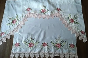 (2) Elegante weiße Vorhänge mit Stickerei Burgandy Rosen & rosa Spitze 84x88 - Bild 1 von 14