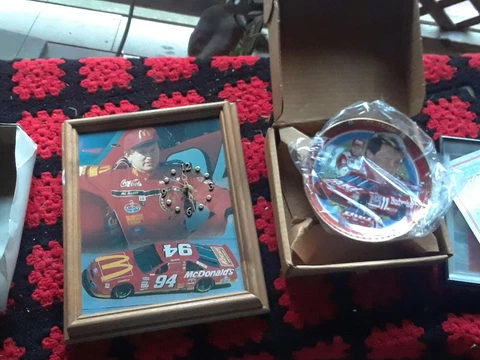 Lot 1994 Hamilton Collection Bill Elliott  Plate clock, battery car pic as/is Cover