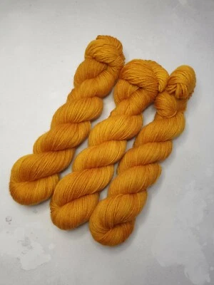 Corriedale DK Gewicht Garn, 100g, Pure Hell Gold - Bild 1 von 4