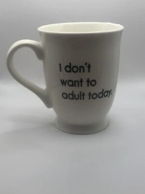 Mud Pie "Hoy no quiero ser adulto". Taza de café con patas de 12 oz. "#cansado" Foto 1 de 4