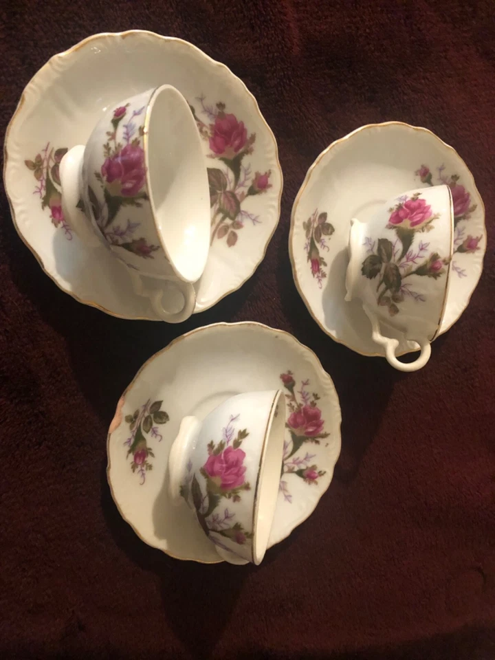 Tazas de café espresso italianas chapadas en oro, con platillos, alrededor de 1940’s Foto 1 de 1
