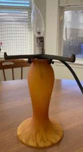 Vintage funktionierende Lampe aus mundgeblasenem Glas, Schirm fehlt - Bild 1 von 6