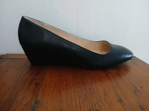 New Adrienne Vittadini Women’s Black AV-Palmer Faux Leather 1.75” Wedge Heel 9M - Picture 1 of 15
