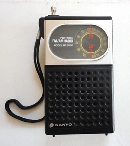 2 Vtg Sanyo Model RP-5050 Portable AM FM Radio 2 9V Battery Hong Kong Singapore - Picture 1 of 18