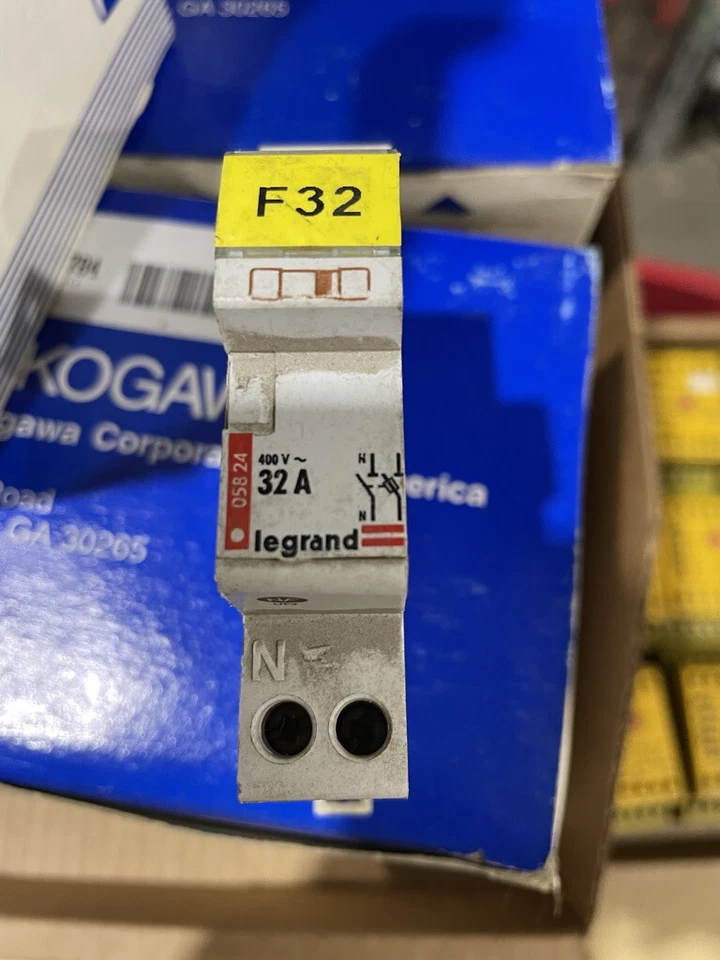 LEGRAND 05824 PORTAFUSIBLES 32A 400V B245 Foto 1 de 1