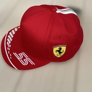 Ferrari F1-75 Nº 55 Carlos Sainz Ganador del GP de Gran Bretaña Gorra Roja a Cuadros Talla Libre - Imagen 1 de 6