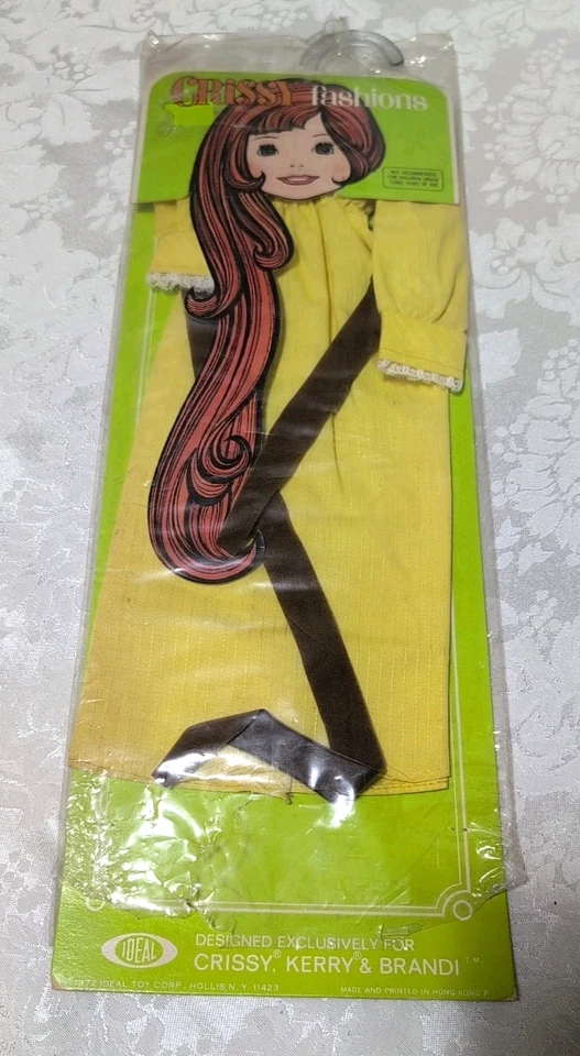 De Colección Crissy Moda Muñeca Conjunto VESTIDO AMARILLO Ideal Estampado en Hong Kong Foto 1 de 4