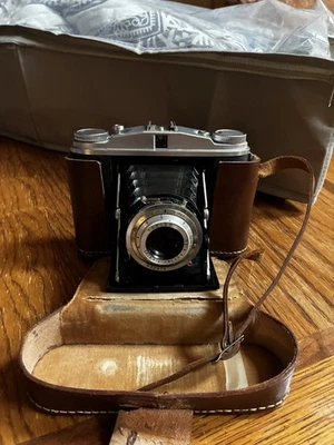 Cámara plegable con fuelle Agfa Isolette II 1:4,5/85 mm con estuche - Alemania Foto 1 de 4