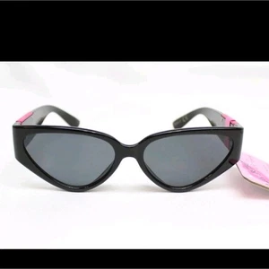Betsey Johnson Black & Rose Print Geometric Cat Eye Sunglasses 100%UV NWT - Bild 1 von 8