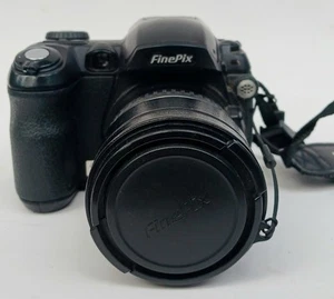Fujifilm Finepix S5500 Digital Camera 4.0MP 10x Lens Cap + Strap Parts or Repair - Picture 1 of 9