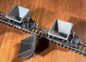 Bachmann Spectrum On30 V Dump Ore Car Set Of 2 plus extra bucket. - Picture 1 of 4