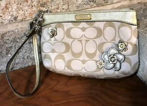 Coach SIGNATURE FLORAL APPLIQUE Flowers Wristlet Bag Clutch WALLET BAG PURSE - Picture 1 of 10