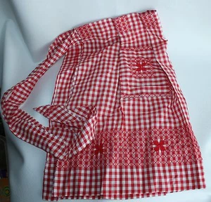 Delantal Rockabilly de guinga roja bonitos detalles bordado a mano - Imagen 1 de 6