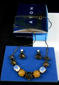 GORGEOUS AVON ROMANTIC COLLAR NECKLACE GIFT SET MATCHING PIERCED EARRINGS NOS - Picture 1 of 5