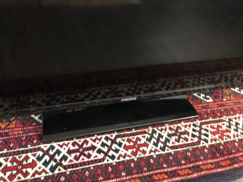 Samsung, TV, LED HD, 32-in Diagonal, Not Smart - Image 1 of 4