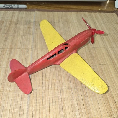 Avión de combate/circo Hubley DiCast P-40 WARHAWK de colección ¡Leer! Foto 1 de 4