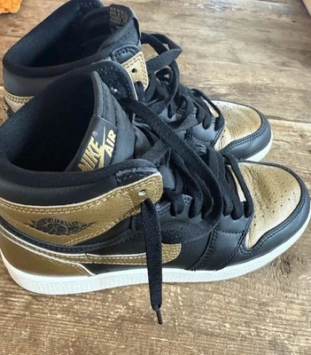 Nike Air Jordan 1 Retro OG High Black Gold Basketball Sneakers Size 5 DZ5485 - Image 1 of 4