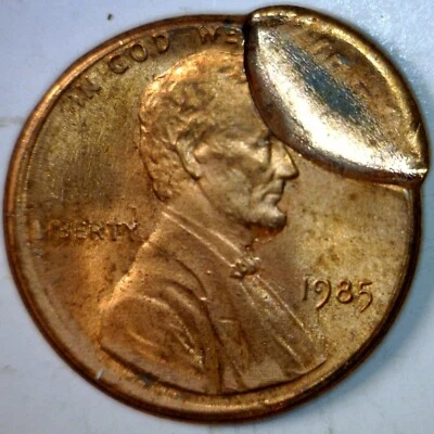 1985 ERROR BROCKAGE Lincoln Cent BU + Coin LOT #1  NR - Image 1 of 4