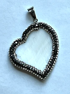 F93099 WHITE SHELL BLACK CRYSTAL PAVE HEART PENDANT - Picture 1 of 1