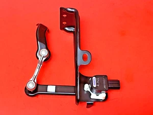 Sensor de nivel de faros trasero derecho Aisin AST-032 B71025 para Toyota Prius 10/15 - Imagen 1 de 7