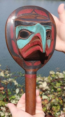 Fino sonajero halcón Haida Bella Tlingit costa noroeste antigua Foto 1 de 4