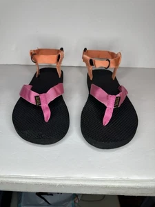 Teva Sandalen mit schwarzen Sohlen und rosa-orangen Riemchen Größe 10 - Bild 1 von 7