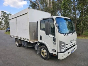 2014 Isuzu NPR 400 Service Body pantech truck - Picture 1 of 18