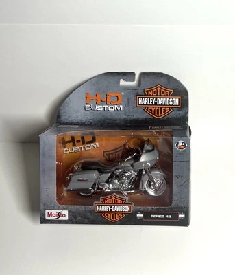 Harley-Davidson Maisto Road Glide Series 42 2002 FLTR (plateada) NUEVA Foto 1 de 3