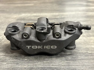 Оригинальный суппорт переднего правого тормоза Honda CBR600RR CBR1000RR TOKICO * - Изображение 1 из 4