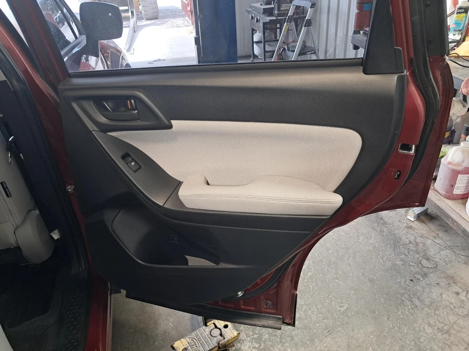 Used Rear Right Door Interior Trim Panel fits: 2015 Subaru Forester  Grade A Foto 1 de 4