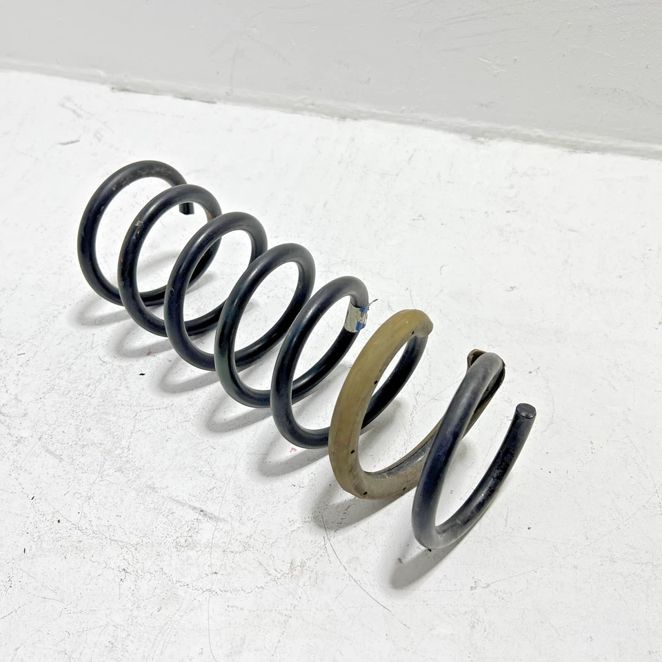 Mola helicoidal traseira direita ou esquerda Ford Focus 2012-2018 fabricante de equipamento original - Imagem 1 de 4