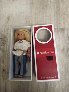 Mini muñeca American Girl Julie Albright con caja retirada - Imagen 1 de 5