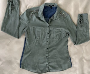 FOREVER21 women’s/M Shirt button down denim spikes shoulders - Picture 1 of 7