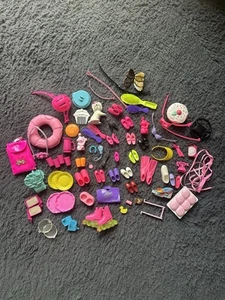 Konvolut verschiedene Vintage Barbie und anderes Puppenzubehör verschiedene - Bild 1 von 3