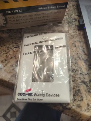 1pcs - Cooper PJS26W Standard Size Decorator Receptacle Wallplates Nylon 1-Gang - Image 1 of 4