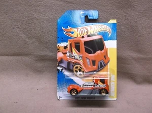 HOT WHEELS 2011 FE #19 RENNEN RIG HOT ROD TRACTOR TRAILER TRUCK LONG CARD NR   - Picture 1 of 3