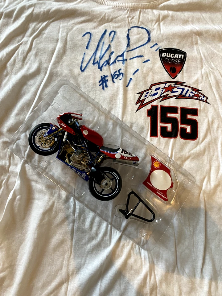 Minichamps 1/12 Ducati 998 R Superbike 2002 Ben Bostrom with signed t-shirt - Image 1 of 1