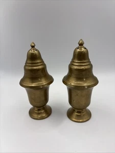 Vintage Brass Salt and Pepper Shakers Beautiful Collectible Heavy Solid Brass - Picture 1 of 3