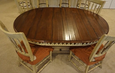 Juego de comedor Summerglen Hooker Furniture - Mesa de comedor redonda u ovalada y 4 sillas Foto 1 de 4