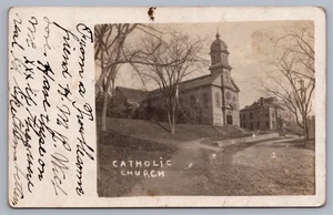 Iglesia Católica Millville MA? Uxbridge? Postal de Massachusetts RPPC L6 - Imagen 1 de 3