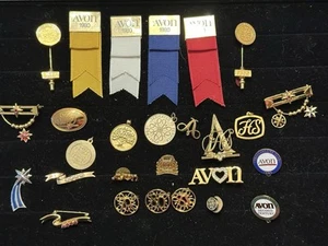 Lot 27 Avon Service Award Achievement Pin Lot Pendant Brooch Vintage Gold Tone - Bild 1 von 14