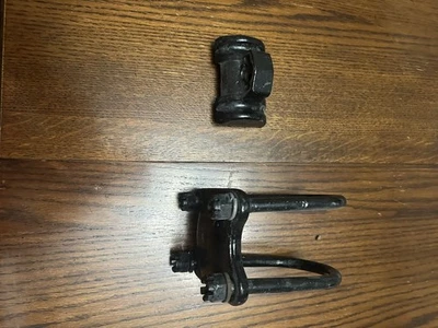 1930 1931 Model AA Ford Front  Crank Guide, U Bolts, Clip Bar Assembly Foto 1 de 4