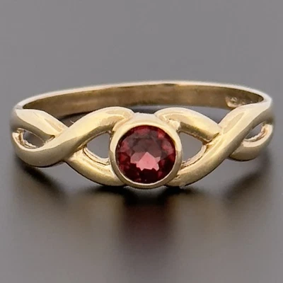 9ct Yellow Gold Garnet Solitaire Ring Size M Hallmarked - Image 1 of 4