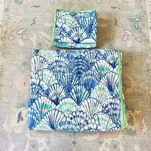 KING Pottery Barn Lilly Pulitzer OH Shello Quilt Throw Blanket Bedspread 2 Shams - Picture 1 of 6