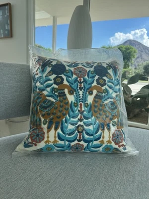 Almohada Anthropologie Jimena Bordada 18 x 18 pulgadas Nueva con Etiquetas Azul Blanco RARA Foto 1 de 4